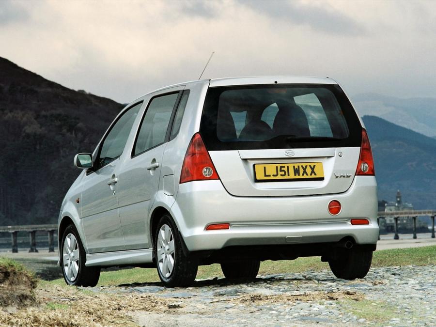  Daihatsu YRV 2000 года  (фото 10 из 16)